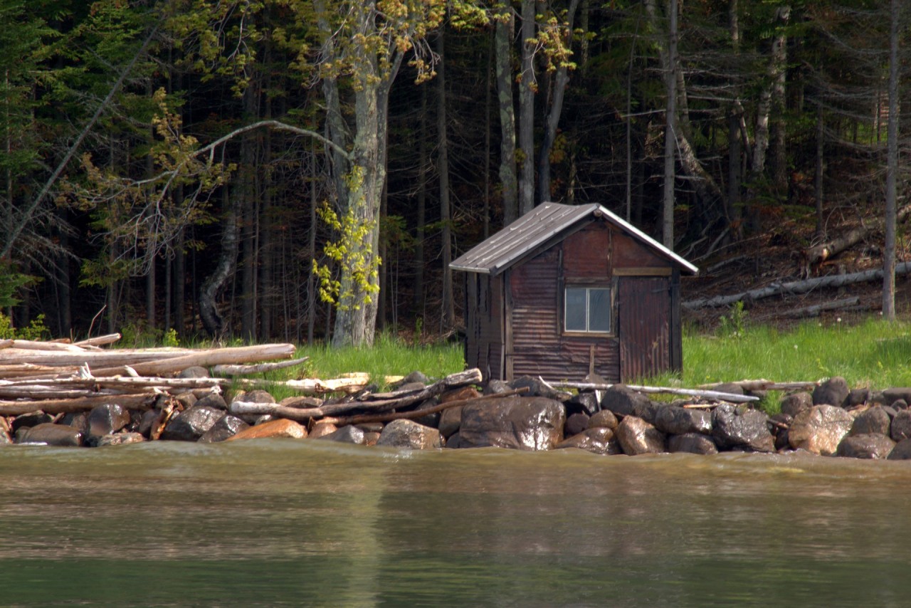 manitou-island-fish-camp-cabin-3532419_1920