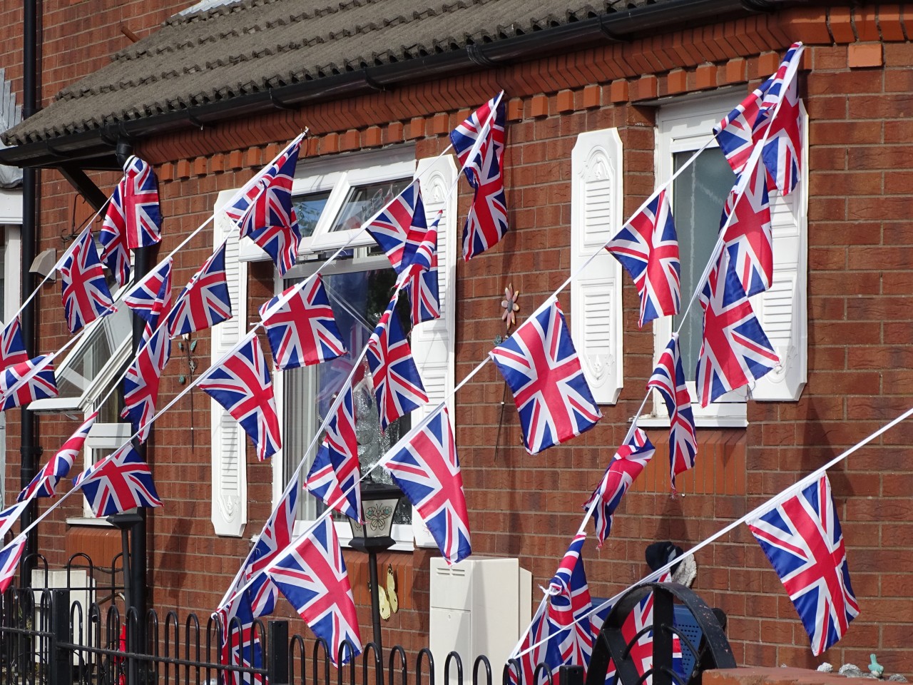 Union-Jack-bunting-on-Shankhill-Road