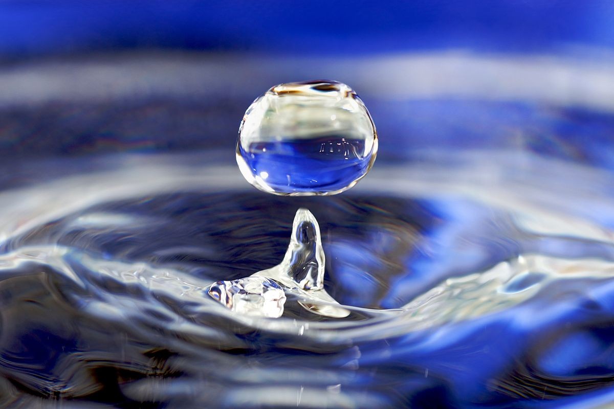 1200px-Water_drop_001